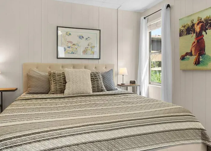 Red Rock Getaway With Jacuzzi In West For Family Holiday home