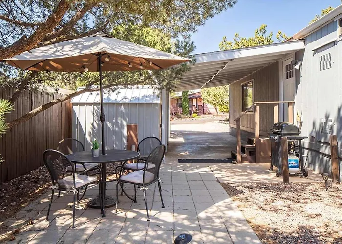 Holiday home Red Rock Getaway With Jacuzzi In West For Family *