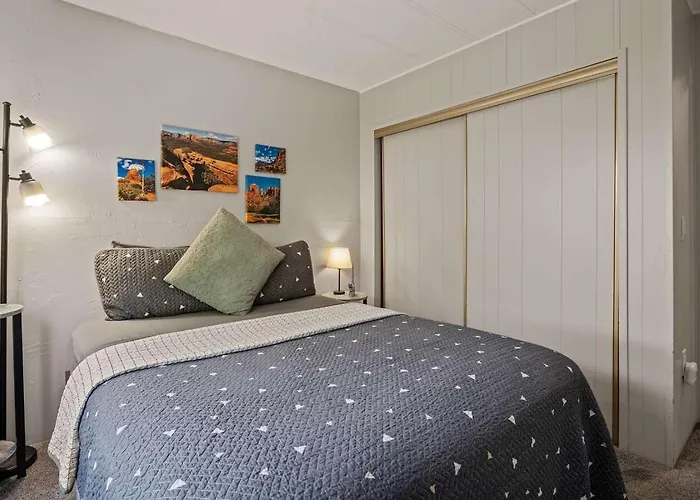 Red Rock Getaway With Jacuzzi In West For Family Holiday home *