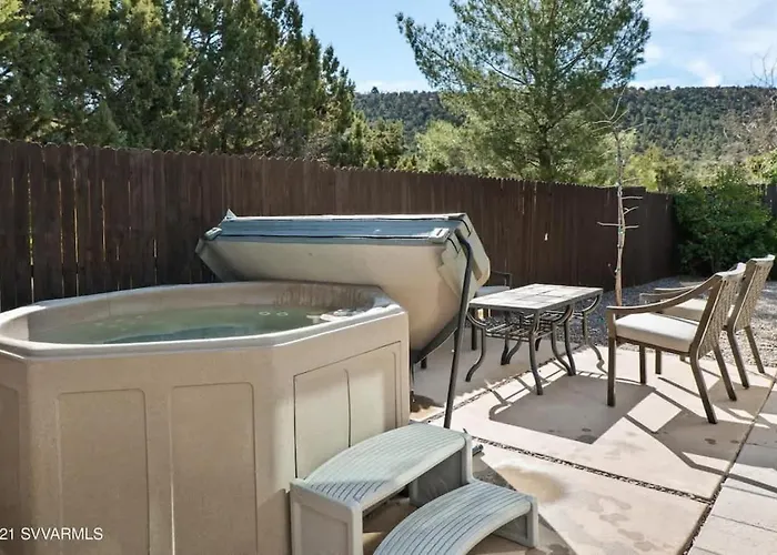 Holiday home Red Rock Getaway With Jacuzzi In West For Family *