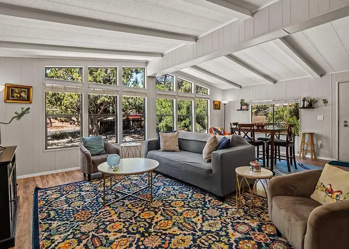Red Rock Getaway With Jacuzzi In West For Family Holiday home